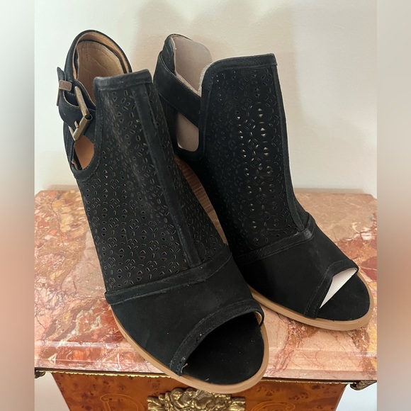 Tommy Hilfiger Prema Peep Toe Bootie Size 8.5 - Picture 2 of 9